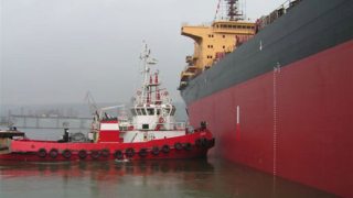 До дни спасителният кораб "Перун" тръгва от Дубай