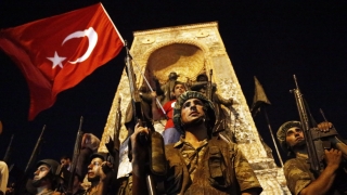 Поне 100 млрд. долара преки загуби от преврата отчита Турция