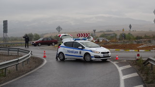 ТИР с тухли и блокчета газобетон се обърна на АМ