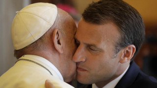 Президентът на Франция Еманюел Макрон проведе необичайно дълга и сърдечна