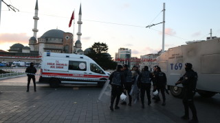 Загинали и ранени при експлозия в центъра на Истанбул