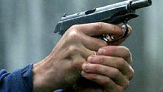 Пиян мъж заплаши с пистолет полицаи в Разградско