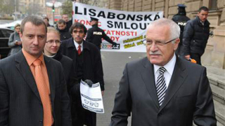 Лисабонският договор не противоречи на Чешката конституция