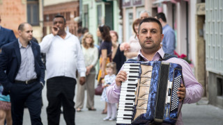 Къде и защо ранните бракове остават проблем в ромските общности