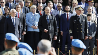 Радев разкритикува "политиканите" и "самозваните експерти", обвинили в измяна и разделение армията