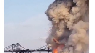 Най малко 130 души са ранени при взрив в пристанището Лаем Чабанг