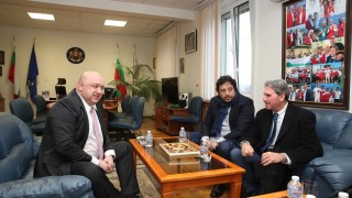 Министърът на младежта и спорта Красен Кралев проведе работна среща