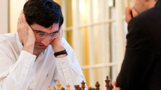 Карлсен запазва първото място на турнира на претендентите