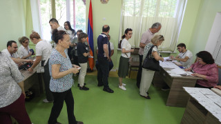 Проруският опозиционен алианс подаде искане до избирателната комисия на Армения