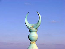 Джамия в Карлово осъмна, изрисувана със свастики
