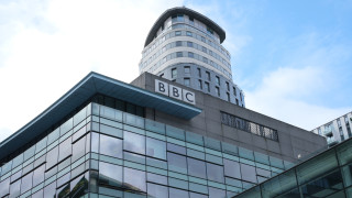 Президентът на Би Би Си Самир Шах се извини за