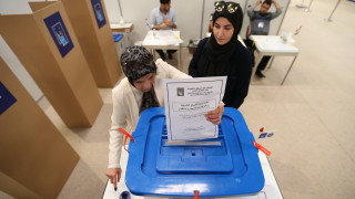 Иракчаните гласуват днес на първите парламентарни избори откакто страната им