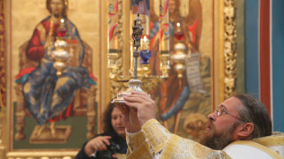 Днес православните християни почитат празника Въздвижение на Светия Кръст Господен