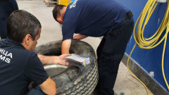 Откриха близо 1500 кутии цигари, укрити в гумите на камион на Дунав мост - Русе