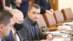 Александър Николов без коментар на политически решения подава оставка