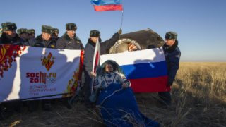 Върнаха Олимпийския огън на земята със Союз-09М