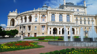 Временно управляващият генералното ни консулство в Одеса Мирослав Енков разговаря