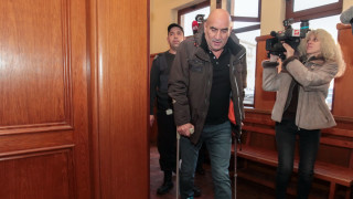 Ценко Чоков пита грях ли е да се нахрани