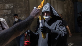 Благодатният огън се появи в храма на Божи гроб в