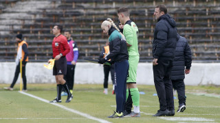 Младият вратар на Славия Светослав Вуцов ще пази и срещу