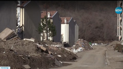 Три месеца след потопа Елените все още тънат в разруха и боклуци, без ток и вода