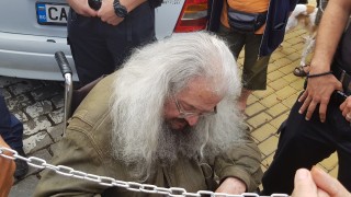 Поддръжници на протеста на Николай Колев Босия срещу незаконното издаване на