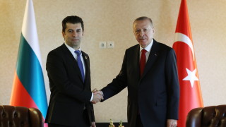 Турският президент Реджеп Тайип Ердоган прие българския премиер Кирил Петков Срещата
