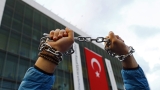 Освободиха едната от българките, задържани в Турция за тероризъм