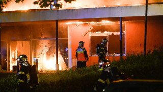 Полицията е арестувала най малко 12 души по време на втора