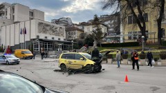 Двама пострадали по време на катастрофа в Търново