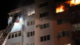 Голям пожар в блок в Благоевград, има блокирани хора и загинал