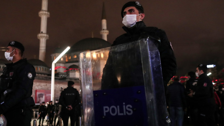 Турция осъди на доживотен затвор 475 души за опита за преврат от 2016 г.