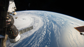 Тайфун в Западна Япония блокира транспортни услуги