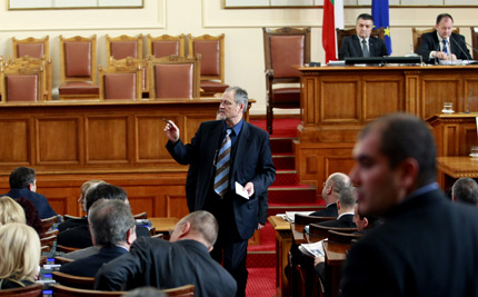 Бюджет 2014 приет след 5-дневни мъки, на ред е Плевнелиев