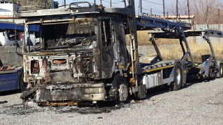 Изгоряха три автовоза във фирмен обект в Дупница информира БНР