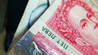 Изплатени са заплатите на служителите в Български пощи В това