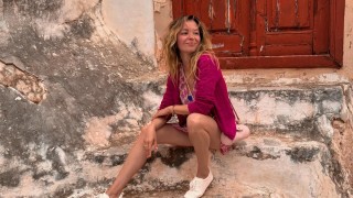 Виктория Терзийска добре позната на българската музикална сцена като вокалистката