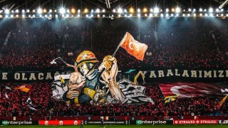 Десетки фенове на турския Трабзонспор нахлуха на терена след домакинската