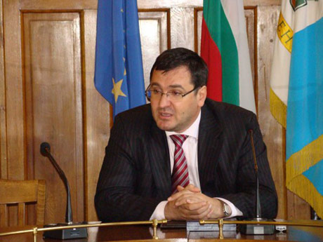 Пловдивският кмет "купува" 100 хил. билета