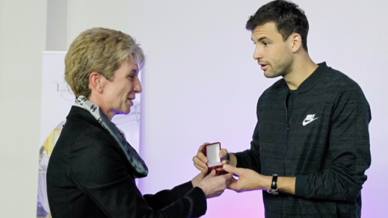 Проф. Дашева връчи на Григор Димитров медал „За специални заслуги към спорта и България“