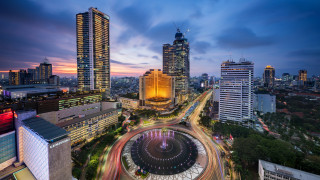 Най малко 17 души загинаха при пожар в офис сграда в