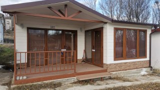 Комисия от Областна администрация Бургас иззе три бунгала в лесопарк