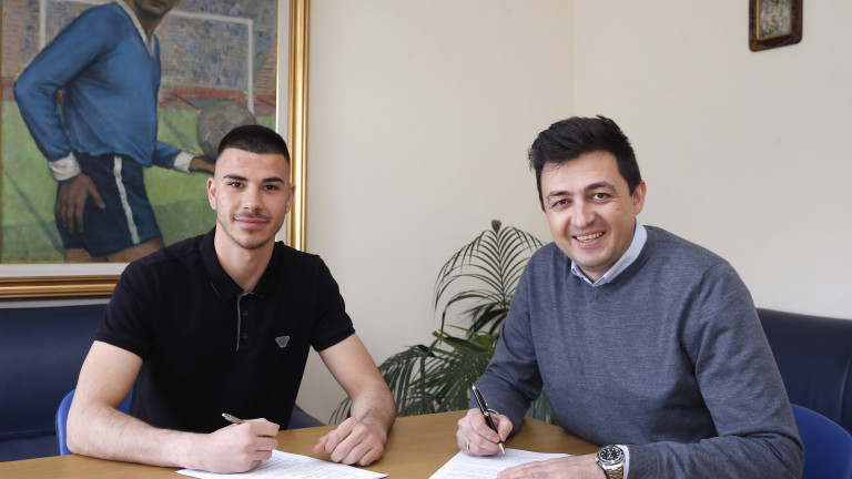 Млад вратар подписа първи професионален договор с Левски