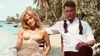 Дали Лени Кравиц мокър от глава до пети без