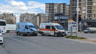 Линейка и микробус катастрофираха в Пловдив