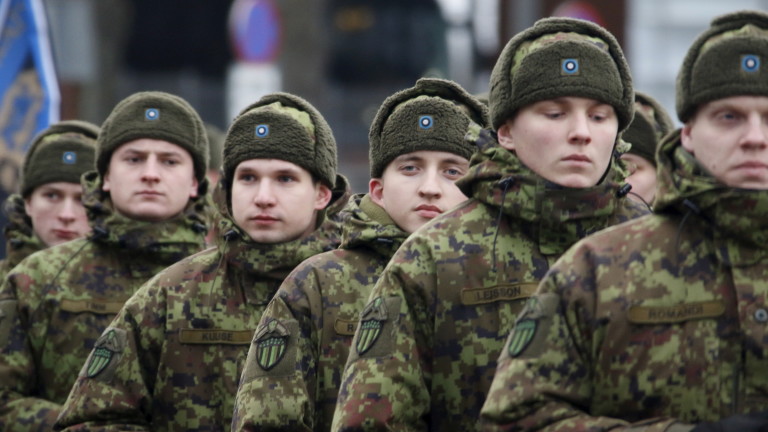 Естония започна да се огражда от Русия с бодлива тел.