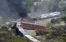Пътнически и товарен влак се сблъскаха край Лос Анжелис