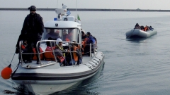 Най-малко 16 мигранти загинаха в морето край остров Лесбос