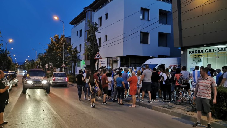 Жителите на Гоце Делчев излязоха на протест снощи срещу акцията