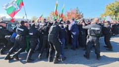 Сблъсъци между жандармерия и протестиращи на пътя за Прохода на Републиката